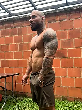 Snapshot of Andrew_Johnnson chatting on November 2025 04:08:02 PM Andrew Johnnson online show from November 2025 04:08:02 PM