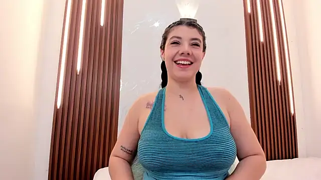 CarolinaMejia online show from December 2025 05:18:02 PM