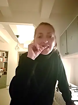 DaisyDea online show from November 2025 07:08:02 PM