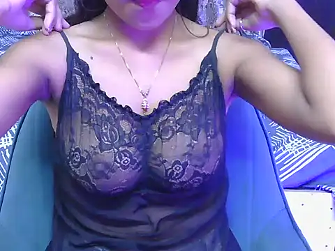 Snapshot of hoty-priya chatting on May 2026 04:42:02 AM hoty-priya online show from May 2026 04:42:02 AM
