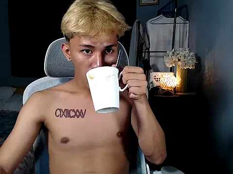 naughtyboyloy 0 online show from December 2025 06:24:02 PM