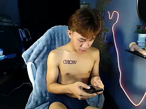 Snapshot of naughtyboyloy_0 chatting on June 2026 11:05:01 PM naughtyboyloy 0 online show from June 2026 11:05:01 PM