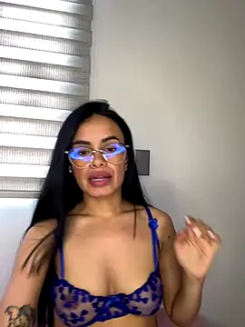 Melissa coch online show from December 2025 06:38:02 PM