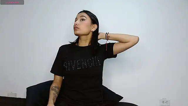 Gia Lee online show from October 2025 04:57:02 AM