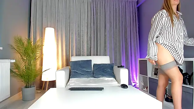 LisaAventi online show from October 2025 04:12:01 AM