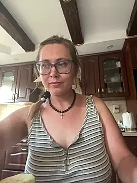 Snapshot of Crystal00Girl chatting on August 2026 03:54:01 PM Crystal00Girl online show from August 2026 03:54:01 PM