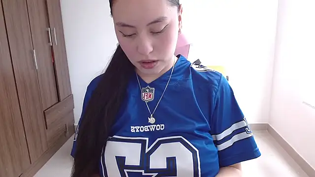 madissooon   online show from November 2025 06:19:02 PM