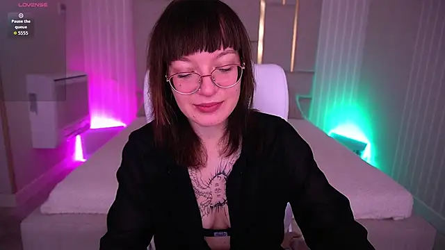 Pixie Peachh online show from November 2025 07:28:01 AM