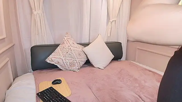 Nahomi key  online show from November 2025 07:45:02 PM