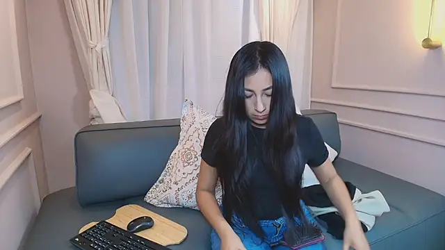 Nahomi key  online show from November 2025 07:46:02 PM