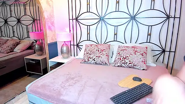 Nahomi key  online show from November 2025 07:48:02 PM