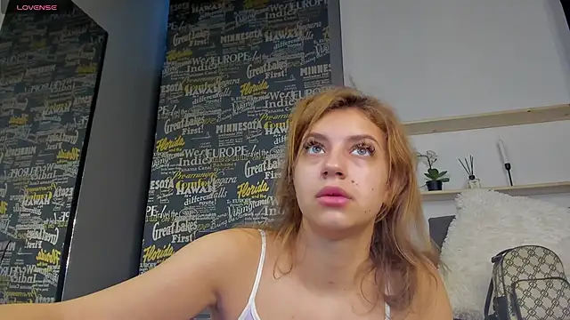 Snapshot of MaddieRay chatting on September 2025 05:19:02 AM MaddieRay online show from September 2025 05:19:02 AM