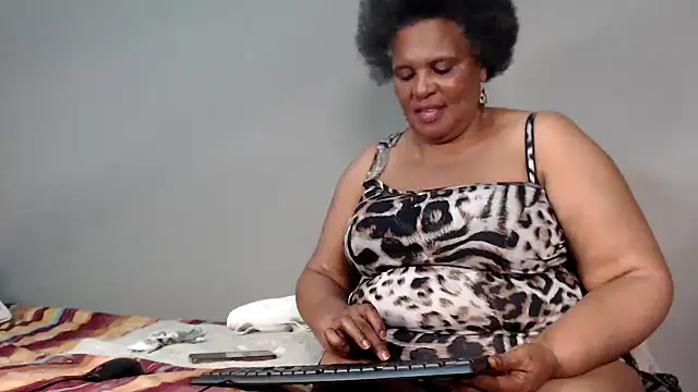 Snapshot of GrandBustyMelon chatting on September 2025 08:00:02 PM GrandBustyMelon online show from September 2025 08:00:02 PM