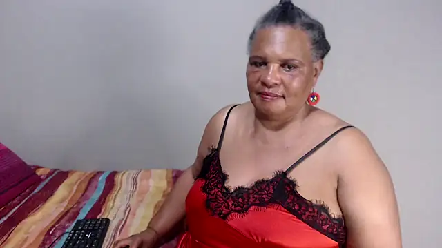 Snapshot of GrandBustyMelon chatting on November 2025 01:16:01 AM GrandBustyMelon online show from November 2025 01:16:01 AM