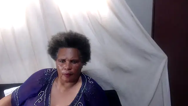 Snapshot of GrandBustyMelon chatting on November 2025 06:45:02 AM GrandBustyMelon online show from November 2025 06:45:02 AM