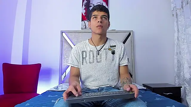 wyatt 3 online show from December 2025 03:02:01 AM