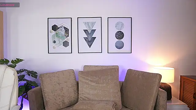 Snapshot of MilaCrave chatting on September 2025 11:43:02 AM MilaCrave online show from September 2025 11:43:02 AM