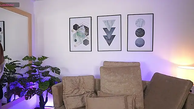 Snapshot of MilaCrave chatting on September 2025 11:43:02 AM MilaCrave online show from September 2025 11:43:02 AM