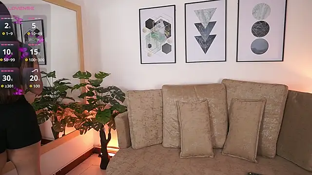 Snapshot of MilaCrave chatting on September 2025 11:45:01 AM MilaCrave online show from September 2025 11:45:01 AM