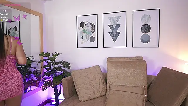 Snapshot of MilaCrave chatting on September 2025 11:35:01 AM MilaCrave online show from September 2025 11:35:01 AM