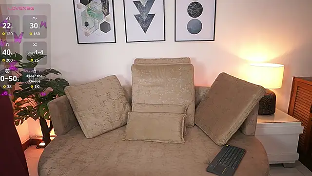 Snapshot of MilaCrave chatting on September 2025 11:36:01 AM MilaCrave online show from September 2025 11:36:01 AM