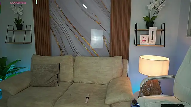 Snapshot of MilaCrave chatting on October 2025 11:39:01 AM MilaCrave online show from October 2025 11:39:01 AM