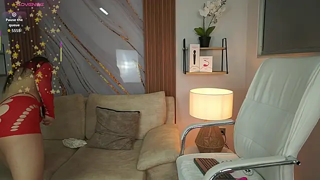 Snapshot of MilaCrave chatting on October 2025 11:40:02 AM MilaCrave online show from October 2025 11:40:02 AM