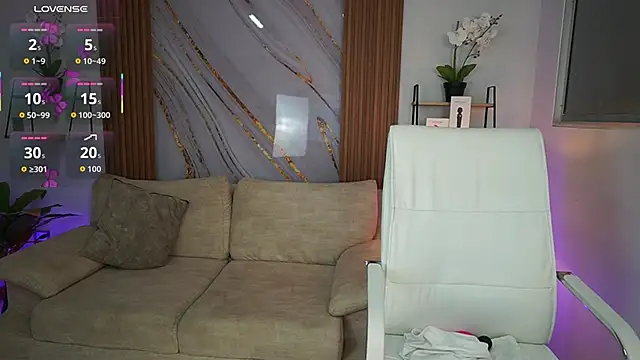 Snapshot of MilaCrave chatting on October 2025 11:40:01 AM MilaCrave online show from October 2025 11:40:01 AM