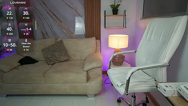 Snapshot of MilaCrave chatting on October 2025 11:42:02 AM MilaCrave online show from October 2025 11:42:02 AM