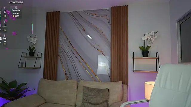 Snapshot of MilaCrave chatting on October 2025 11:32:02 AM MilaCrave online show from October 2025 11:32:02 AM