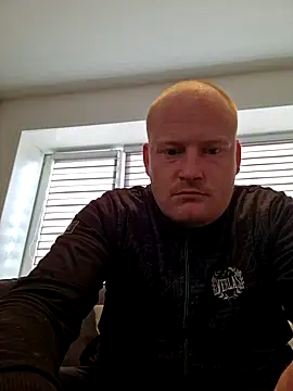 svenni2525 online show from September 2025 03:28:02 PM