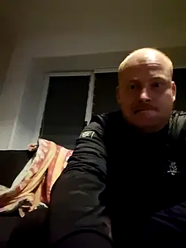 svenni2525 online show from October 2025 04:43:02 AM