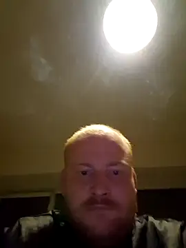 svenni2525 online show from October 2025 06:18:01 PM