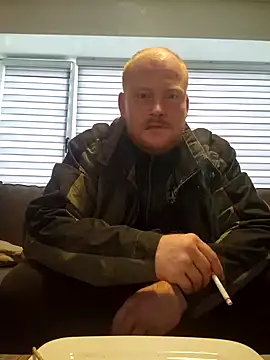 svenni2525 online show from October 2025 09:31:01 AM