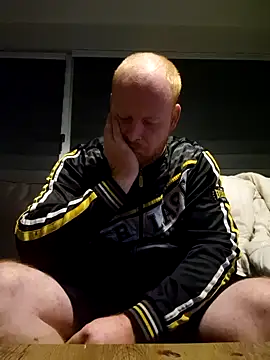 svenni2525 online show from October 2025 10:54:02 PM