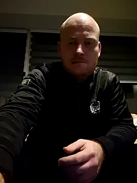 svenni2525 online show from October 2025 02:15:01 AM