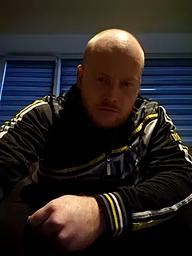 svenni2525 online show from October 2025 04:20:02 PM