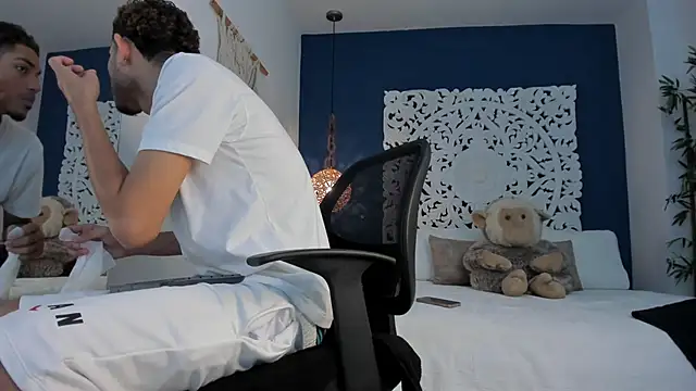 Adonis WB online show from November 2025 08:42:02 PM