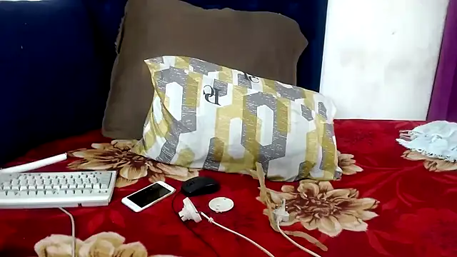 BUNNYCHOWX28 online show from September 2025 08:42:01 PM