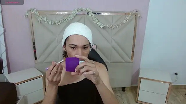 Snapshot of Chipi_tay chatting on November 2025 07:06:01 PM Chipi tay online show from November 2025 07:06:01 PM