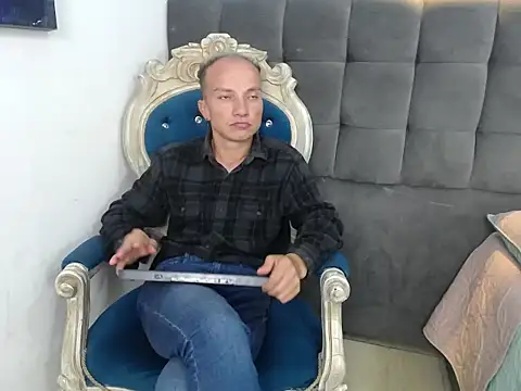 Snapshot of DaddyPoweer chatting on October 2025 12:22:01 AM DaddyPoweer online show from October 2025 12:22:01 AM