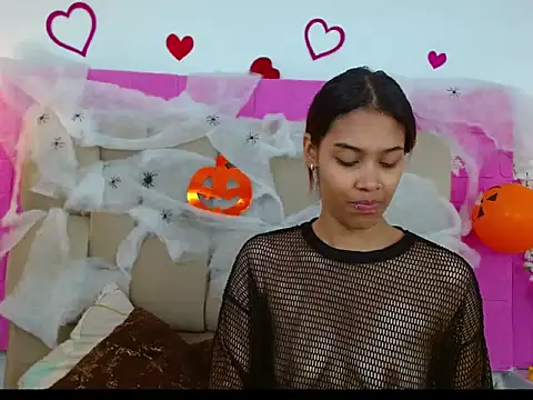 Khalessycute online show from October 2025 02:40:02 PM