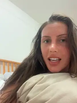 Snapshot of MilaRenee chatting on October 2025 08:20:01 PM MilaRenee online show from October 2025 08:20:01 PM