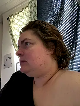 Snapshot of mummy-kat chatting on September 2025 10:38:02 AM mummy-kat online show from September 2025 10:38:02 AM