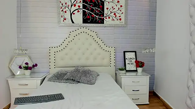 Valentiinoss online show from December 2025 09:10:02 PM