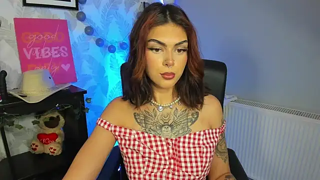 Snapshot of Nova_SIN chatting on June 2026 06:15:02 AM Nova SIN online show from June 2026 06:15:02 AM