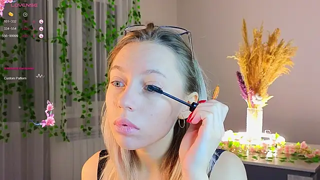 Snapshot of NyxaThorn chatting on December 2025 02:44:02 PM NyxaThorn online show from December 2025 02:44:02 PM