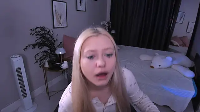 Snapshot of Millie_Vanillies chatting on September 2025 02:17:01 PM Millie Vanillies online show from September 2025 02:17:01 PM