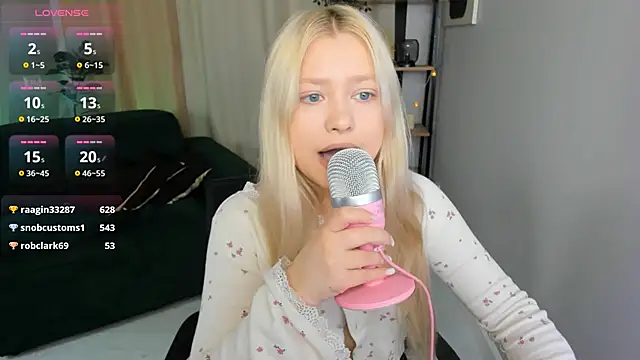 Snapshot of Millie_Vanillies chatting on September 2025 09:38:02 PM Millie Vanillies online show from September 2025 09:38:02 PM