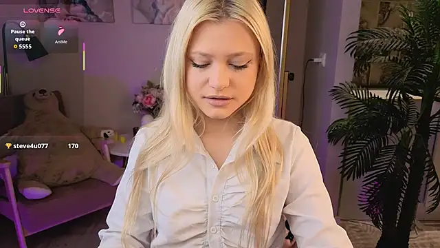 Snapshot of Millie_Vanillies chatting on October 2025 01:41:02 PM Millie Vanillies online show from October 2025 01:41:02 PM